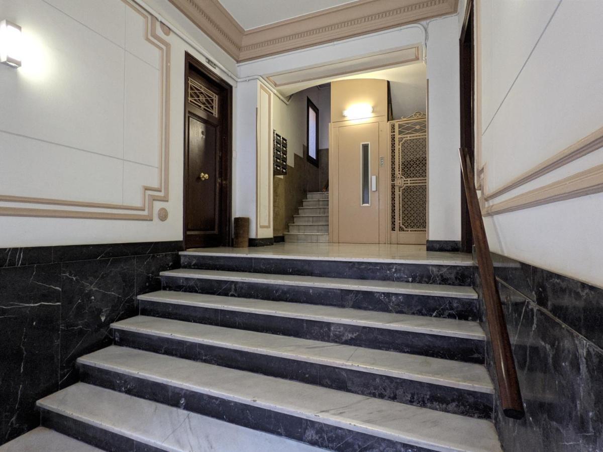 Classbedroom Park Gueell Apartment Barcelona Exterior photo